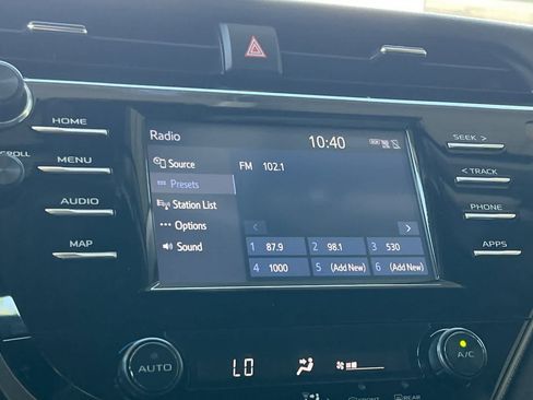 Used 2019 Toyota Camry SE FWD image 19