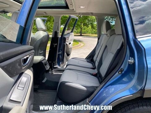 Used 2023 Subaru Forester Premium AWD/4WD image 32