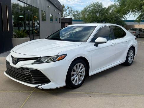 Used 2019 Toyota Camry LE image 3