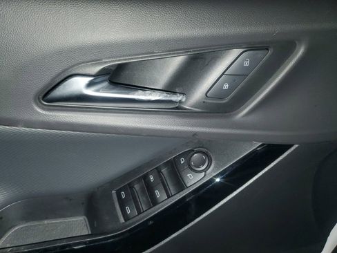 Used 2025 Chevrolet Equinox LT image 16