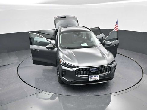 Used 2025 Ford Escape SE w/ PHEV Premium Package image 46