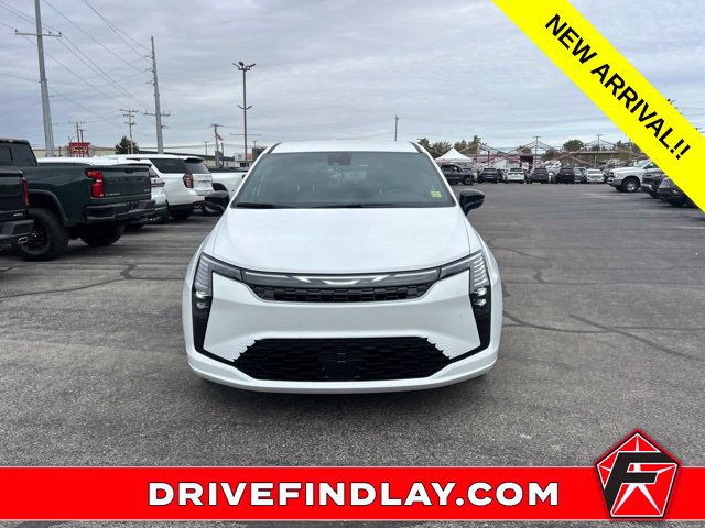 Used 2027 Chrysler Pacifica Select FWD image 2