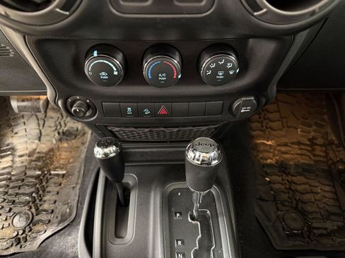 Used 2016 Jeep Wrangler Sport AWD/4WD image 23