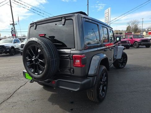 Used 2025 Jeep Wrangler Unlimited Sahara w/ Safety Group image 8