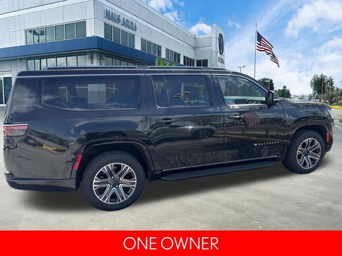 Used 2023 Jeep Wagoneer L Series II AWD/4WD image 5