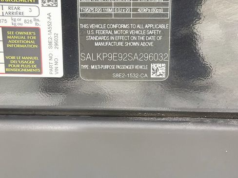 Certified 2025 Land Rover Range Rover SE AWD/4WD image 35