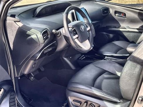 Used 2017 Toyota Prius Prime Advanced image 3