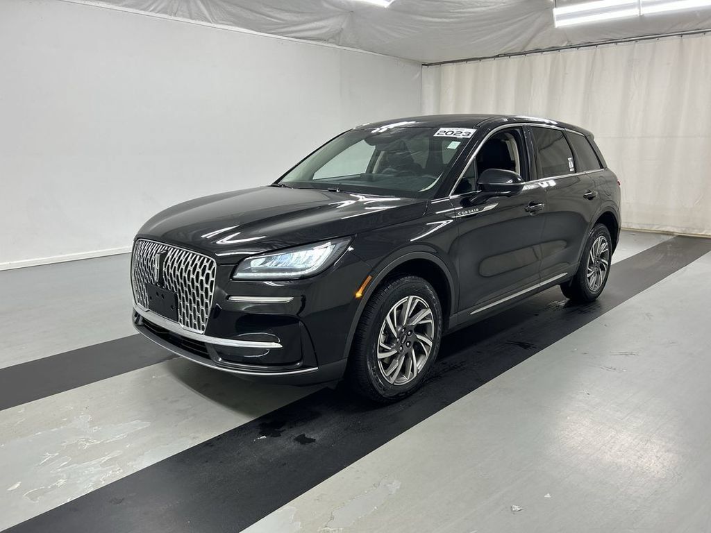 Used 2023 Lincoln Corsair AWD w/ Equipment Group 101A image 5