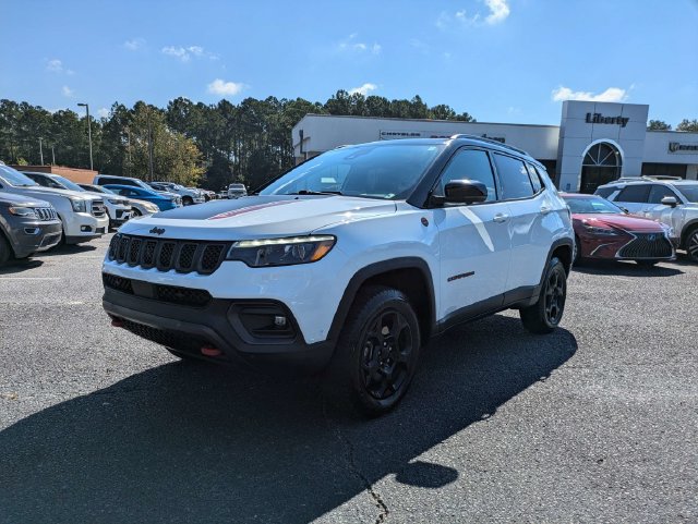 Used 2023 Jeep Compass Trailhawk w/ Trailhawk Elite Group AWD/4WD image 9