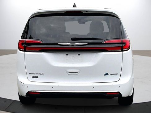 Certified 2024 Chrysler Pacifica Select image 8
