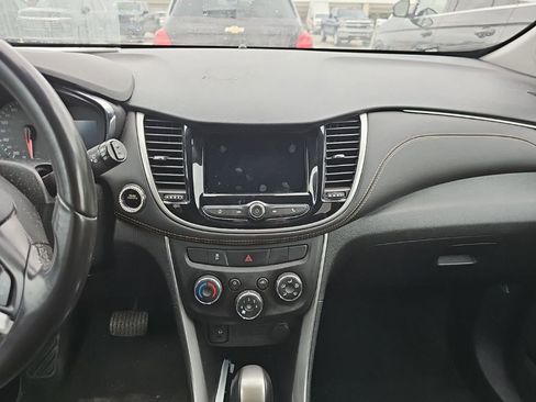 Used 2018 Chevrolet Trax LT w/ LT Convenience Package FWD image 11