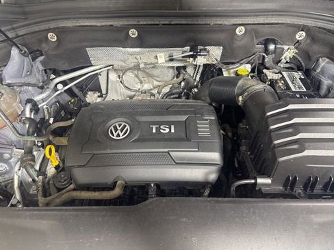 Used 2022 Volkswagen Atlas Cross Sport SEL R-Line AWD/4WD image 9