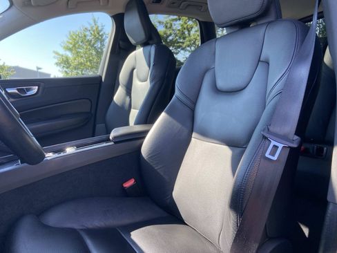 Used 2019 Volvo XC60 T6 Momentum w/ Premium Package AWD/4WD image 19