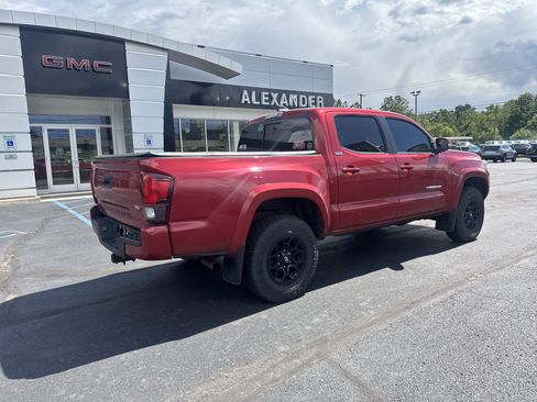 Used 2022 Toyota Tacoma SR5 w/ Technology Package AWD/4WD image 3