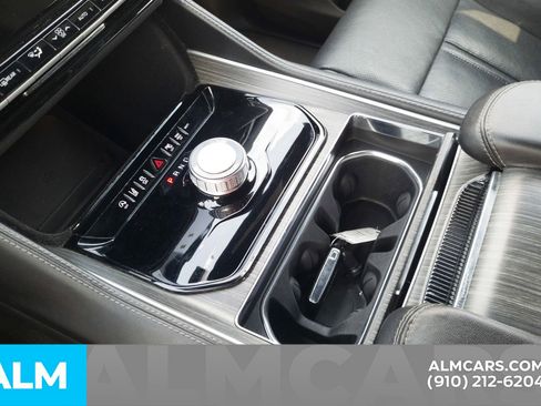 Used 2023 Jeep Wagoneer L Series II image 28