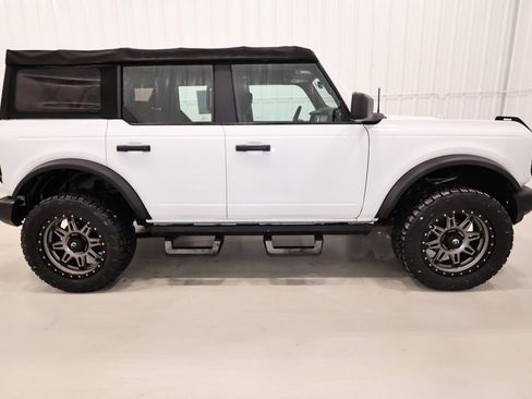 Used 2022 Ford Bronco 4-Door image 2