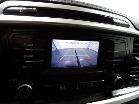 Used 2017 Kia Sorento LX Sport Utility 4D image 18