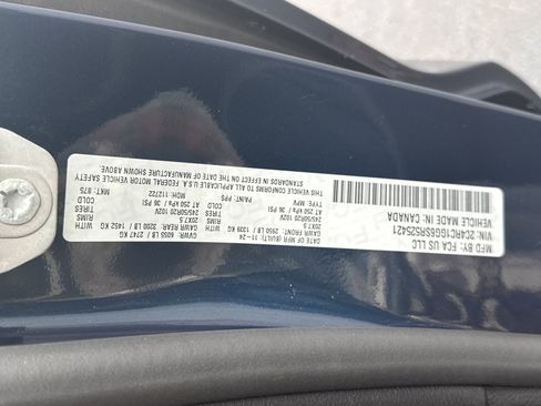 Used 2025 Chrysler Pacifica Limited image 30