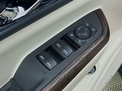 Used 2021 GMC Acadia Denali w/ Denali Technology Package image 18