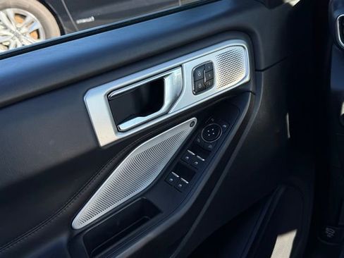 Certified 2020 Ford Explorer Platinum w/ Premium Technology Package image 14