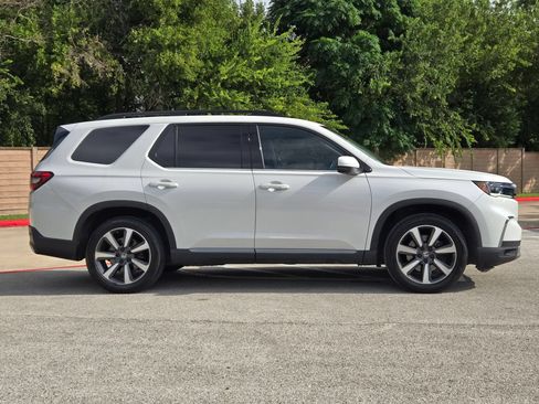 Used 2025 Honda Pilot Elite image 2