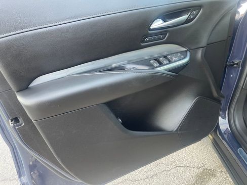 Used 2025 Cadillac XT4 Premium Luxury image 16