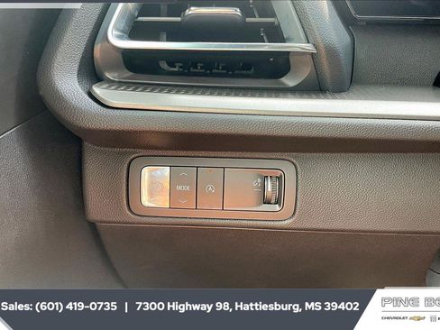 Used 2026 Chevrolet Traverse LT FWD image 23