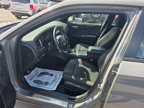 Used 2018 Dodge Charger SXT w/ Blacktop Package image 5