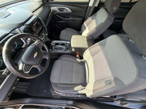 Certified 2019 Chevrolet Traverse LT image 3