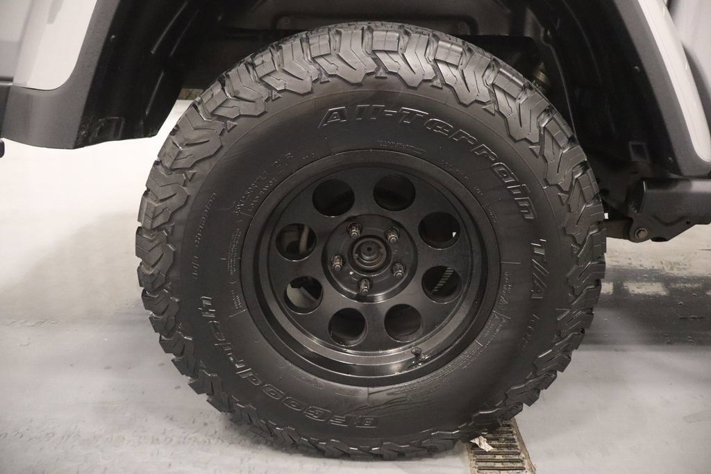 Used 2020 Jeep Gladiator Rubicon w/ Dual Top Group AWD/4WD image 27