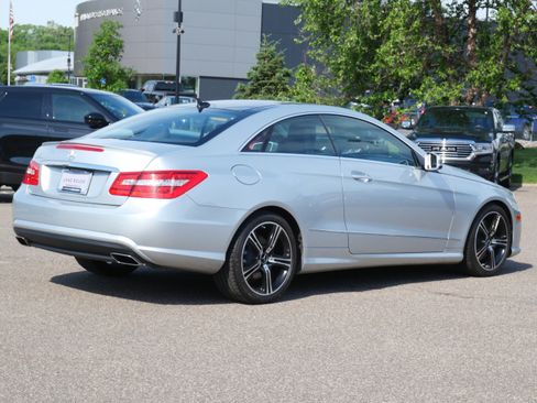 Used 2011 Mercedes-Benz E 550 Coupe image 5