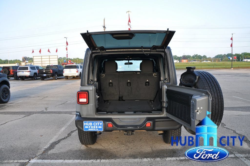 Used 2021 Jeep Wrangler Unlimited Sahara AWD/4WD image 22