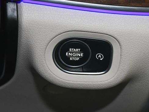 Used 2025 Mercedes-Benz GLE 350 4MATIC w/ AMG Line Exterior image 32