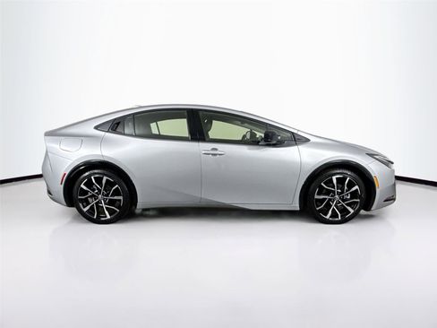 Certified 2025 Toyota Prius Plug-In Hybrid FWD image 11
