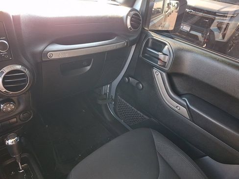 Used 2018 Jeep Wrangler Sport AWD/4WD image 17