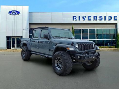 Used 2024 Jeep Gladiator Sport AWD/4WD image 1