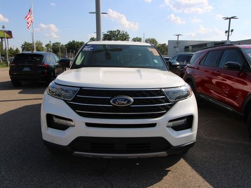 Used 2023 Ford Explorer XLT w/ Equipment Group 202A AWD/4WD image 2