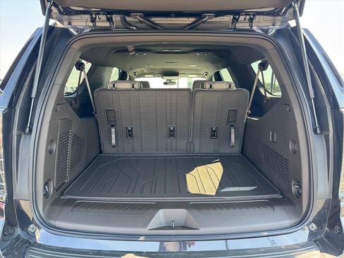 New 2026 Chevrolet Suburban LS RWD image 7