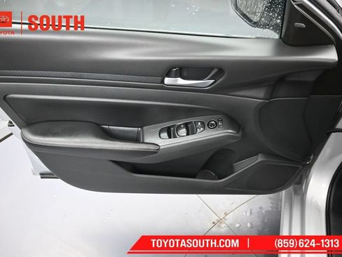Used 2024 Nissan Altima 2.5 SV AWD/4WD image 21