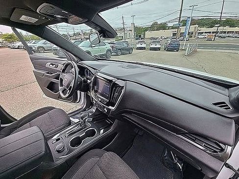 Used 2023 Chevrolet Traverse LT image 48