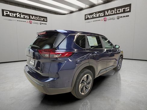 Used 2025 Nissan Rogue SV image 5
