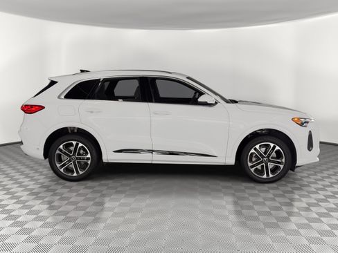 Used 2025 Audi Q5 Premium w/ 19" Wheel Package AWD/4WD image 8