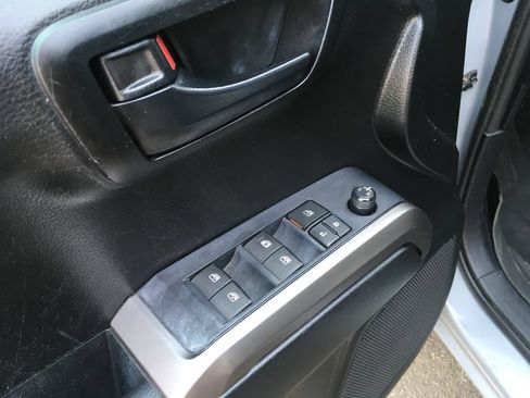Used 2021 Toyota Tacoma SR5 AWD/4WD image 21