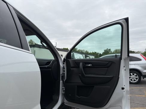 Used 2017 Chevrolet Traverse LT FWD image 40