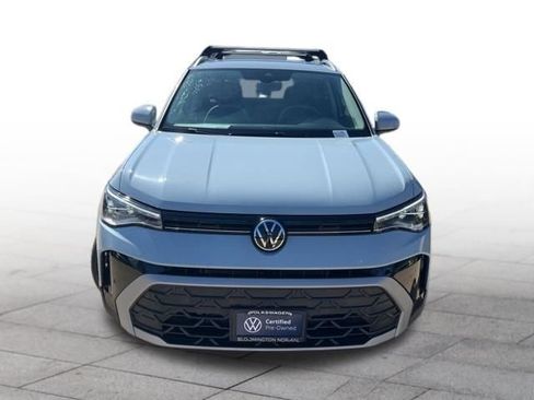 Used 2025 Volkswagen Taos SE image 2