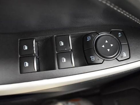 Used 2022 Ford Explorer Limited image 12