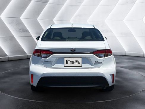 Used 2024 Toyota Corolla LE FWD image 4