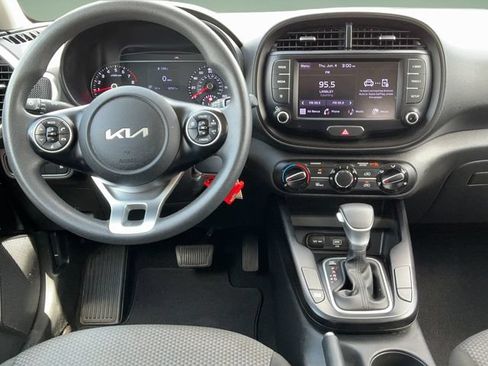 Used 2022 Kia Soul LX w/ Technology Package FWD image 11