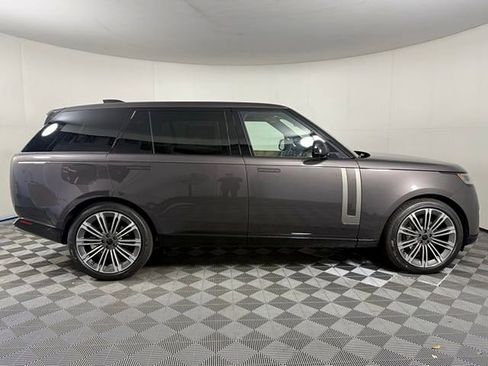 New 2026 Land Rover Range Rover Long Wheelbase SE image 9