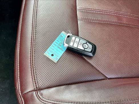 Used 2024 Ford Expedition Limited image 19